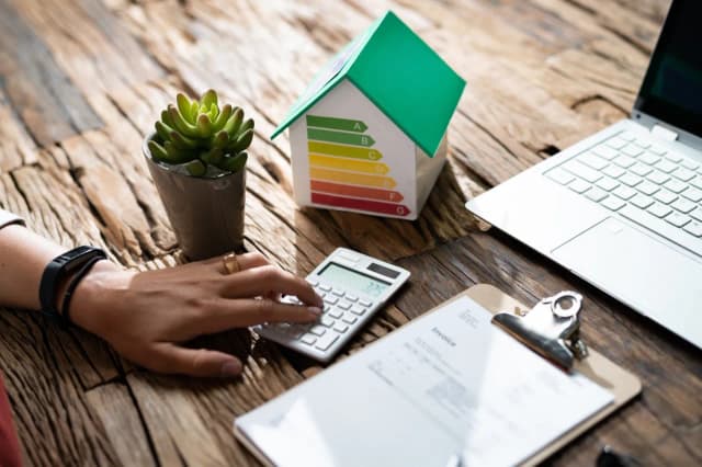 Ile kosztuje docieplenie budynku za m2? Sprawdź ceny i oszczędności Ile kosztuje docieplenie budynku za m2? Sprawdź ceny i oszczędności