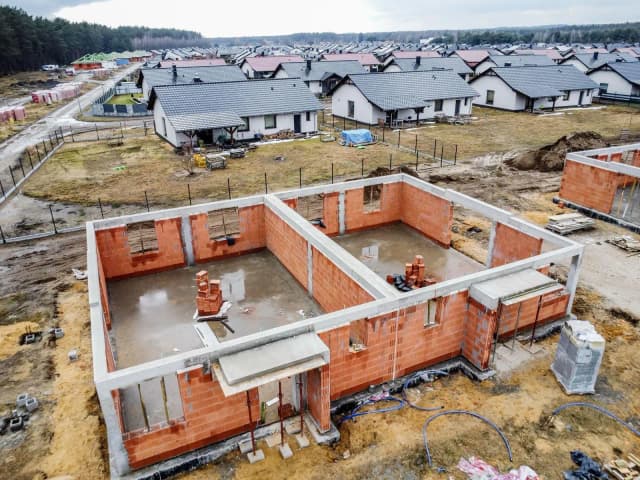 Jak zostać deweloperem bez pieniędzy i uniknąć finansowych pułapek